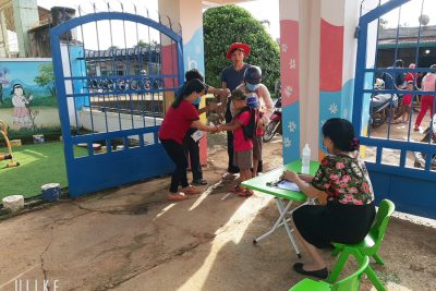 Công tác phòng dịch khi đưa đón trẻ đến trường
