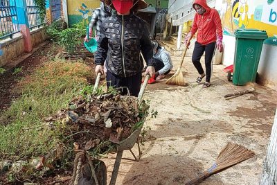 Trường MG Hoa Ngọc Lan dọn vệ sinh, phòng chống dịch. Chuẩn bị công tác năm học mới